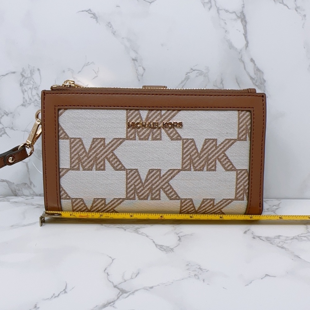 Michael Kors wallet - Picture 2 of 8